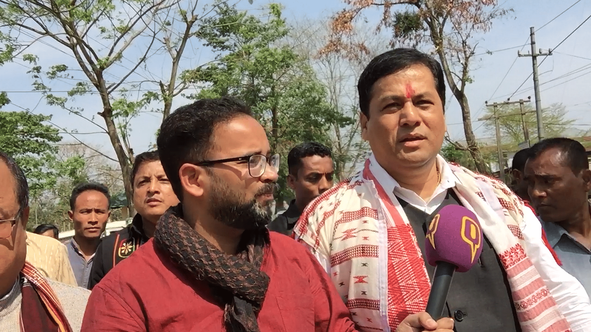 <b>The Quint</b> in interaction with BJP’s CM candidate Sarbananda Sonowal in Assam.  (Photo: <b>The Quint</b>)