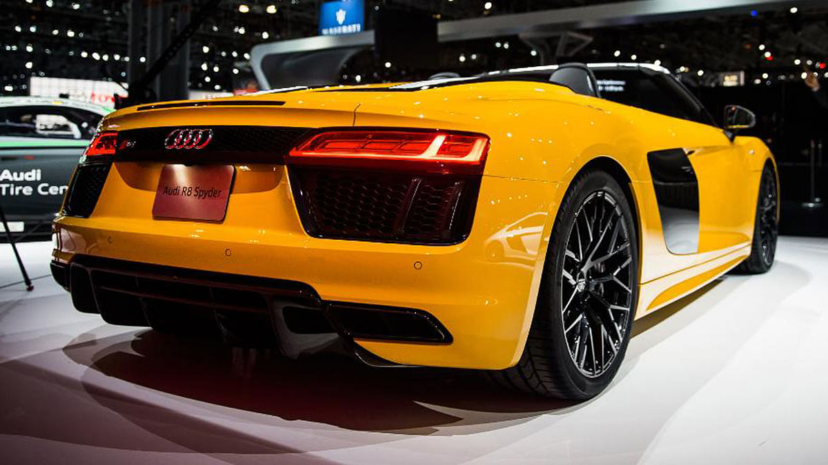 Audi has dropped the top of their flagship sportscar in the Audi R8 Spyder.