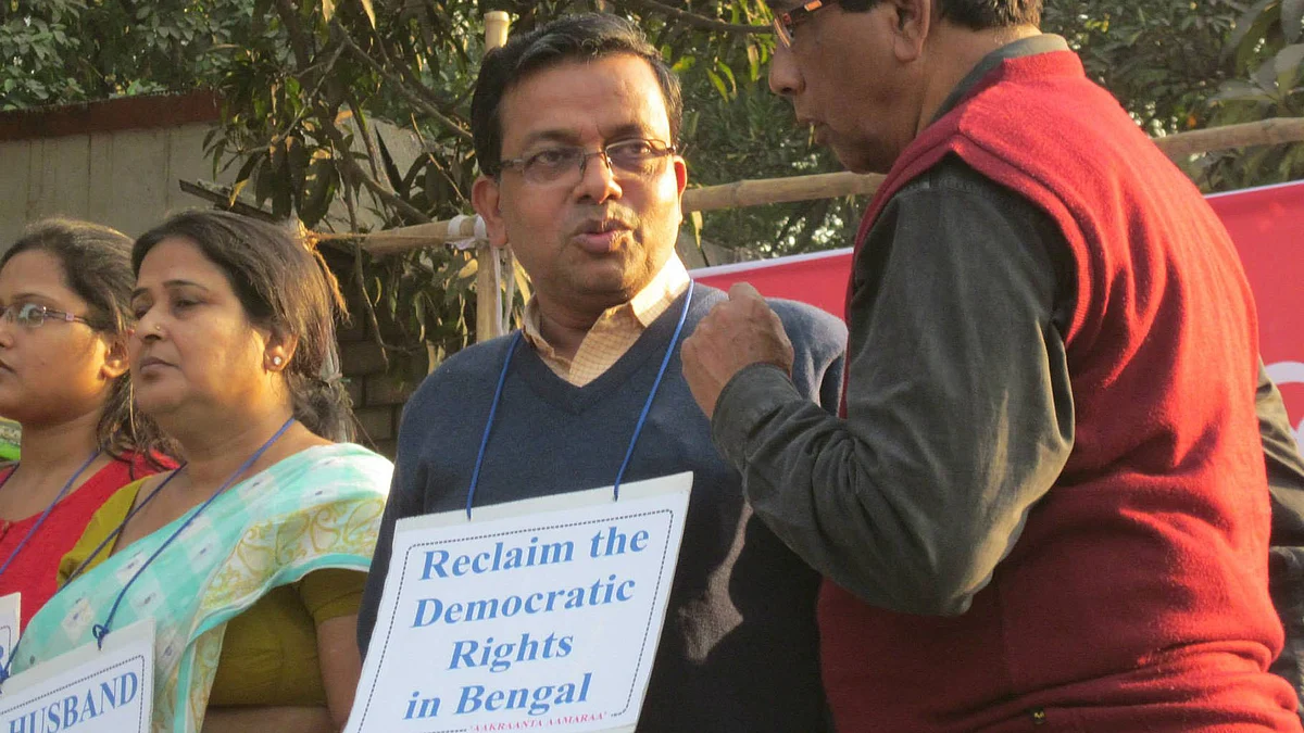 Jadavpur University professor Ambikesh Mahapatra. (Photo: <a href="https://www.facebook.com/photo.php?fbid=761376533931485&set=t.100002840109566&type=3&theater">Facebook</a>)