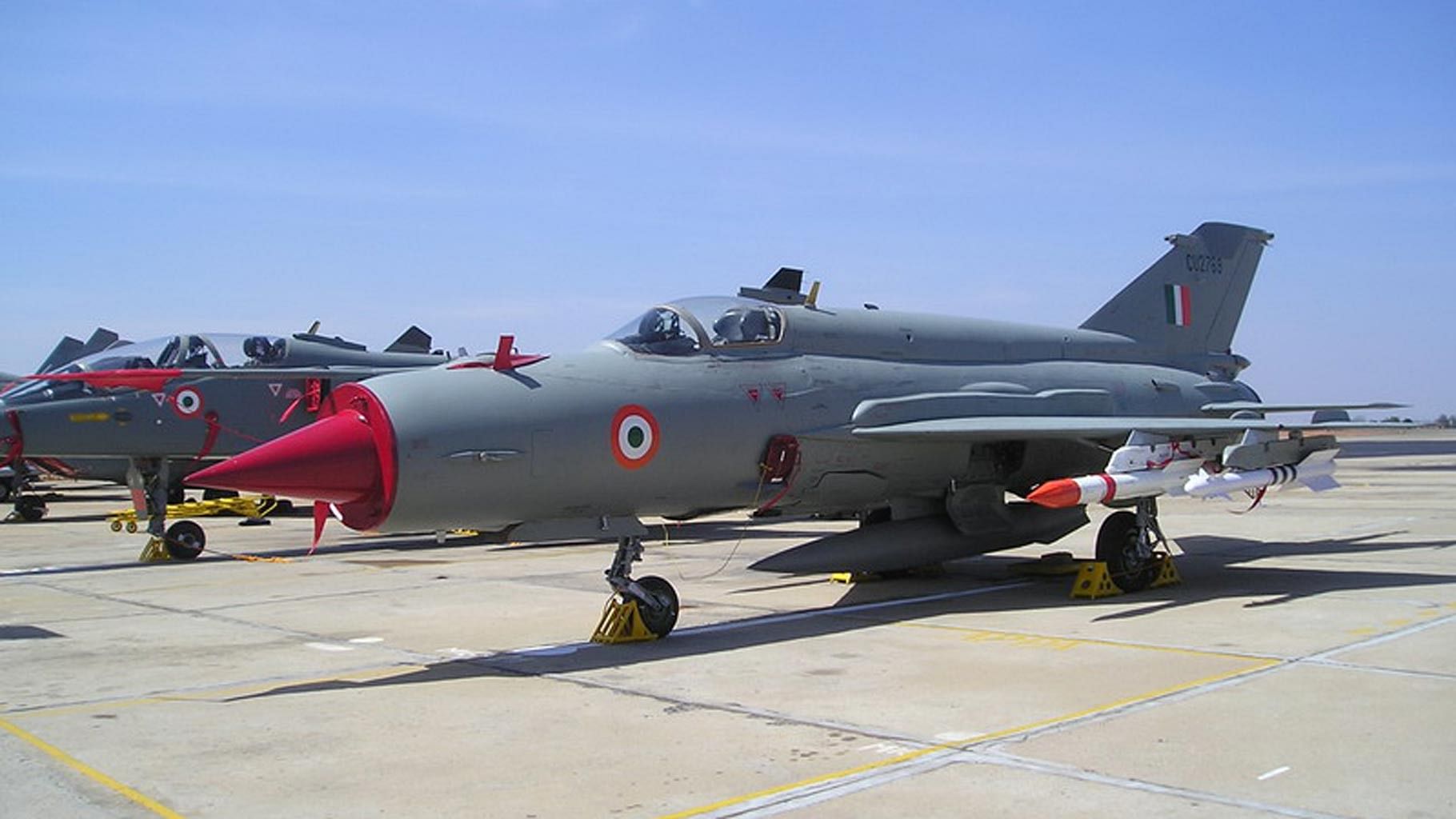 Progressive phase out of IAF’s workhorse, the Mig 21 fleet, has resulted in the draw-down of its combat strength from 40 squadrons to 33 today. (Photo: <a href="https://commons.wikimedia.org/wiki/Main_Page">Wikimedia Commons</a>/ Altered by <b>The Quint</b>)