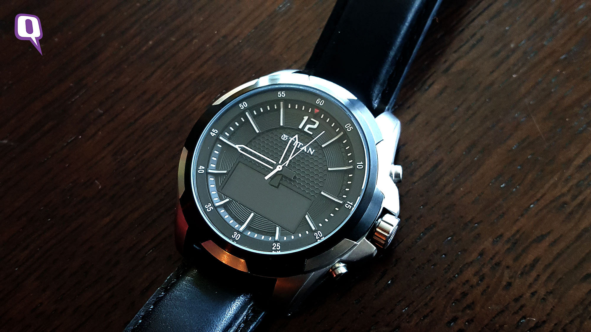 Titan Juxt is a smart analog watch. (Photo: <b>The Quint</b>)