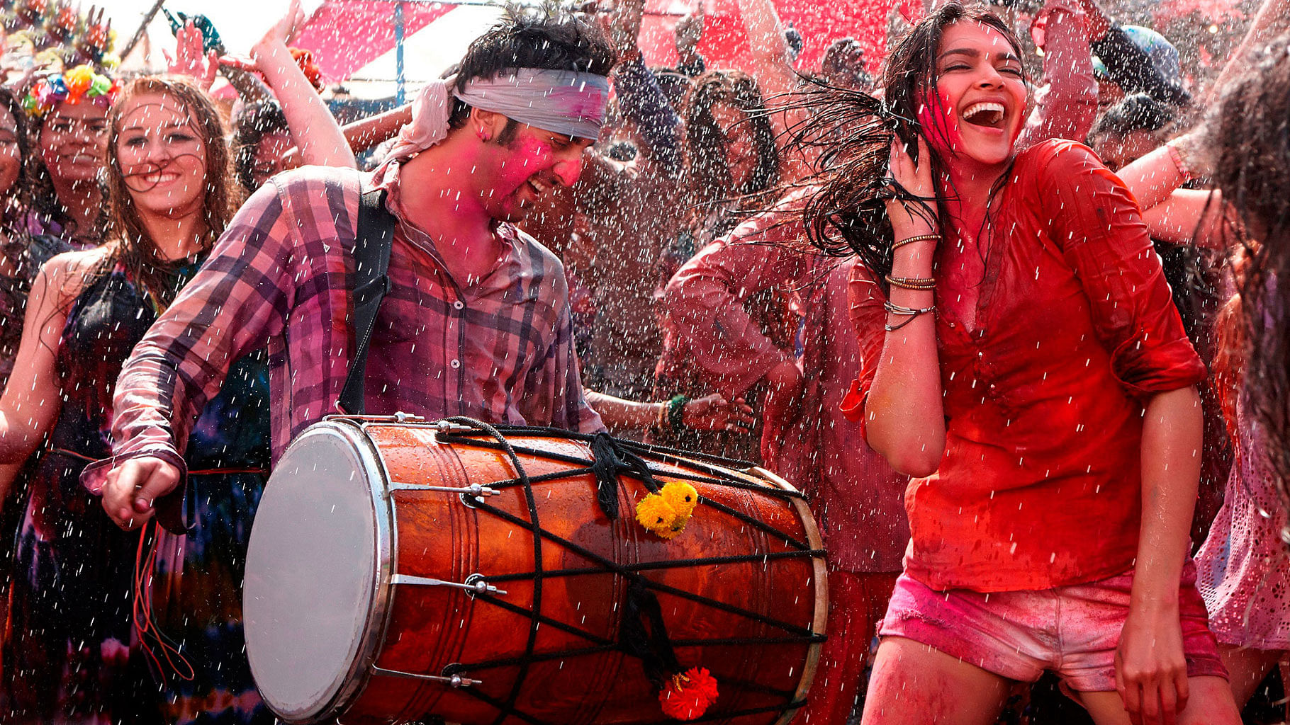 To make your struggle easy, here are some tips that can come in handy and make you skin and hair Holi-proof (Photo: Film still/ <i>Yeh Jawani Hai Deewani</i>)