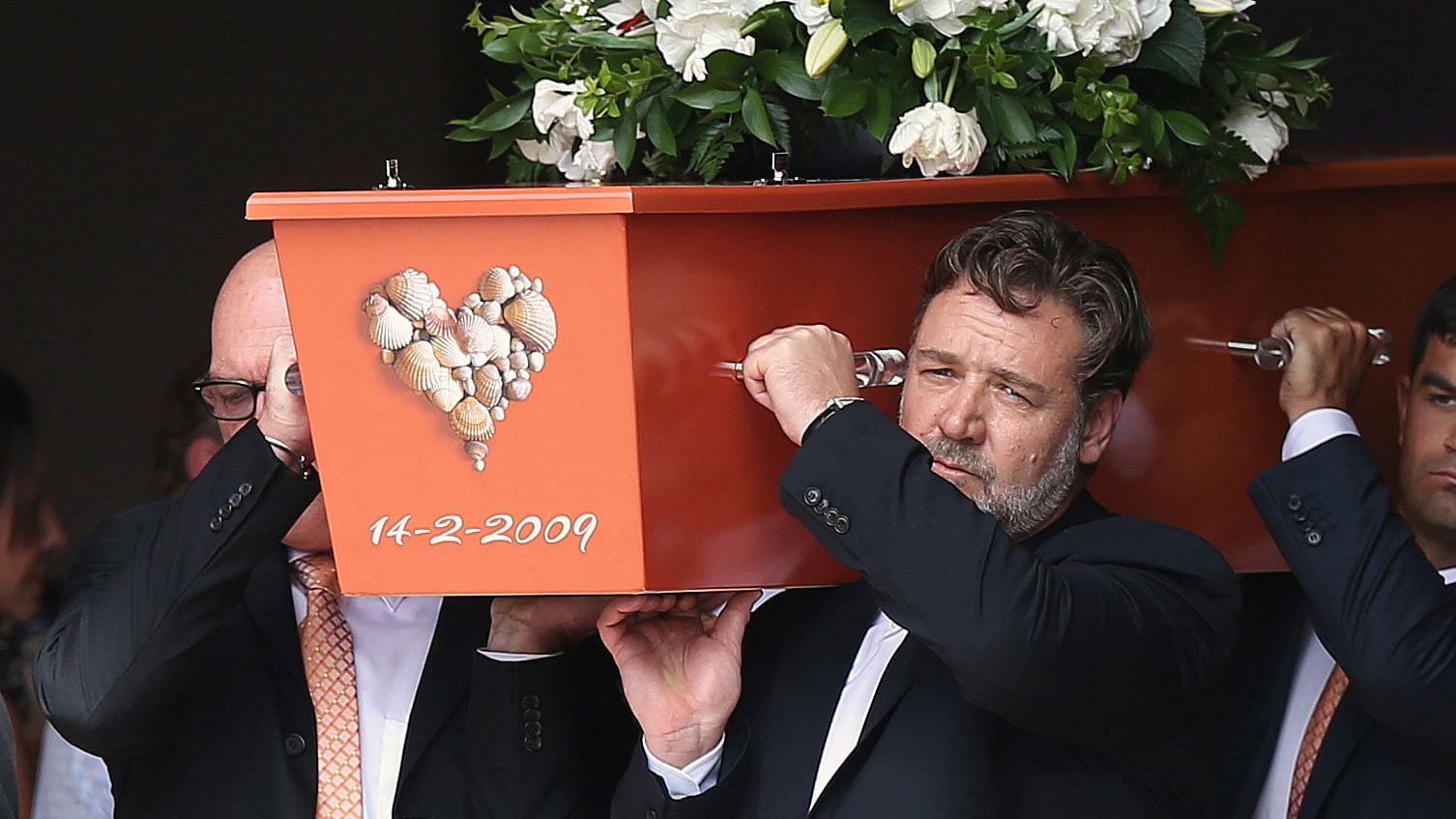 Hollywood actor Russell Crowe helps carry the coffin of his cousin Martin Crowe during Martin’s funeral at Holy Trinity Cathedral in Auckland. (Photo: AP)