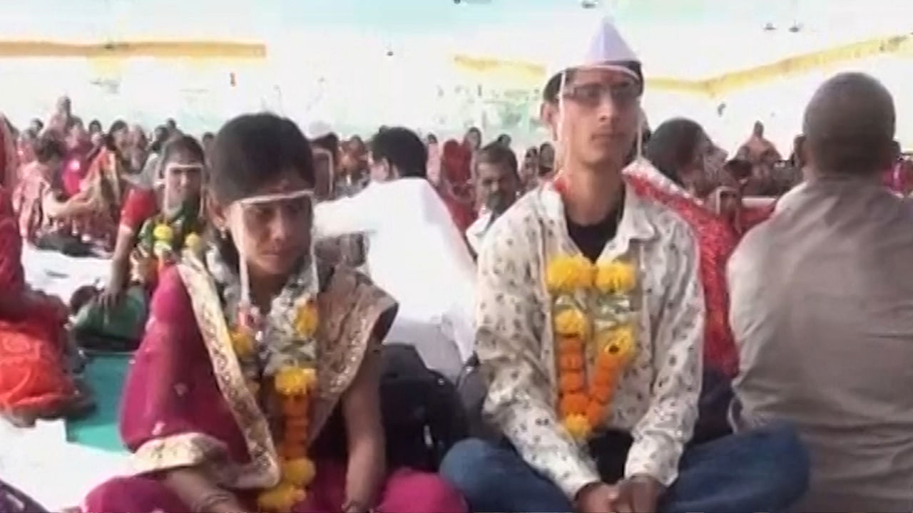 108 differently abled couples tied the knot in a mass wedding organised by several non-governmental organisations jointly in Maharashtra’s Thane district. (Photo: ANI screengrab)