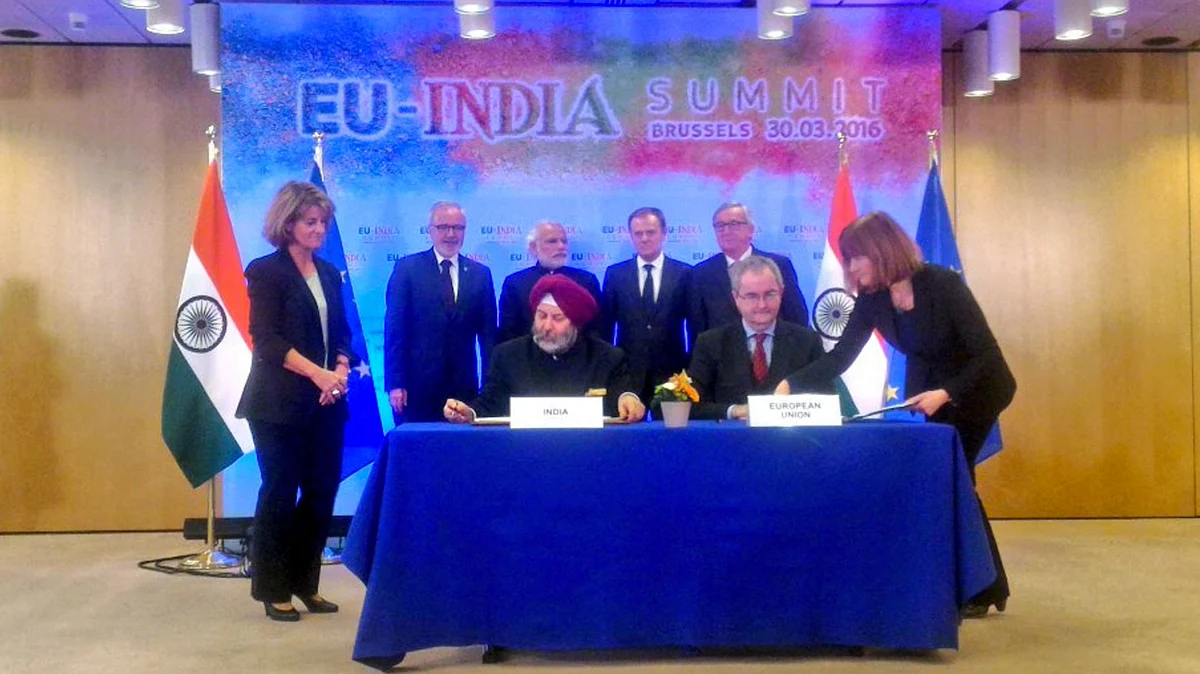 European Investment Banks signs loan agreement for Lucknow metro on Wednesday, 30 March 2016. (Photo Courtesy: <a href="https://twitter.com/MEAIndia/status/715209900335505410">Twitter.com/@MEAIndia</a>)