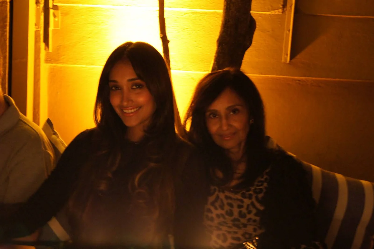 Jiah Khan and her mother Rabiya. (Photo Courtesy: Jiah Khan’s <a href="https://www.facebook.com/jiahkhann/photos_stream">Facebook</a> Page)