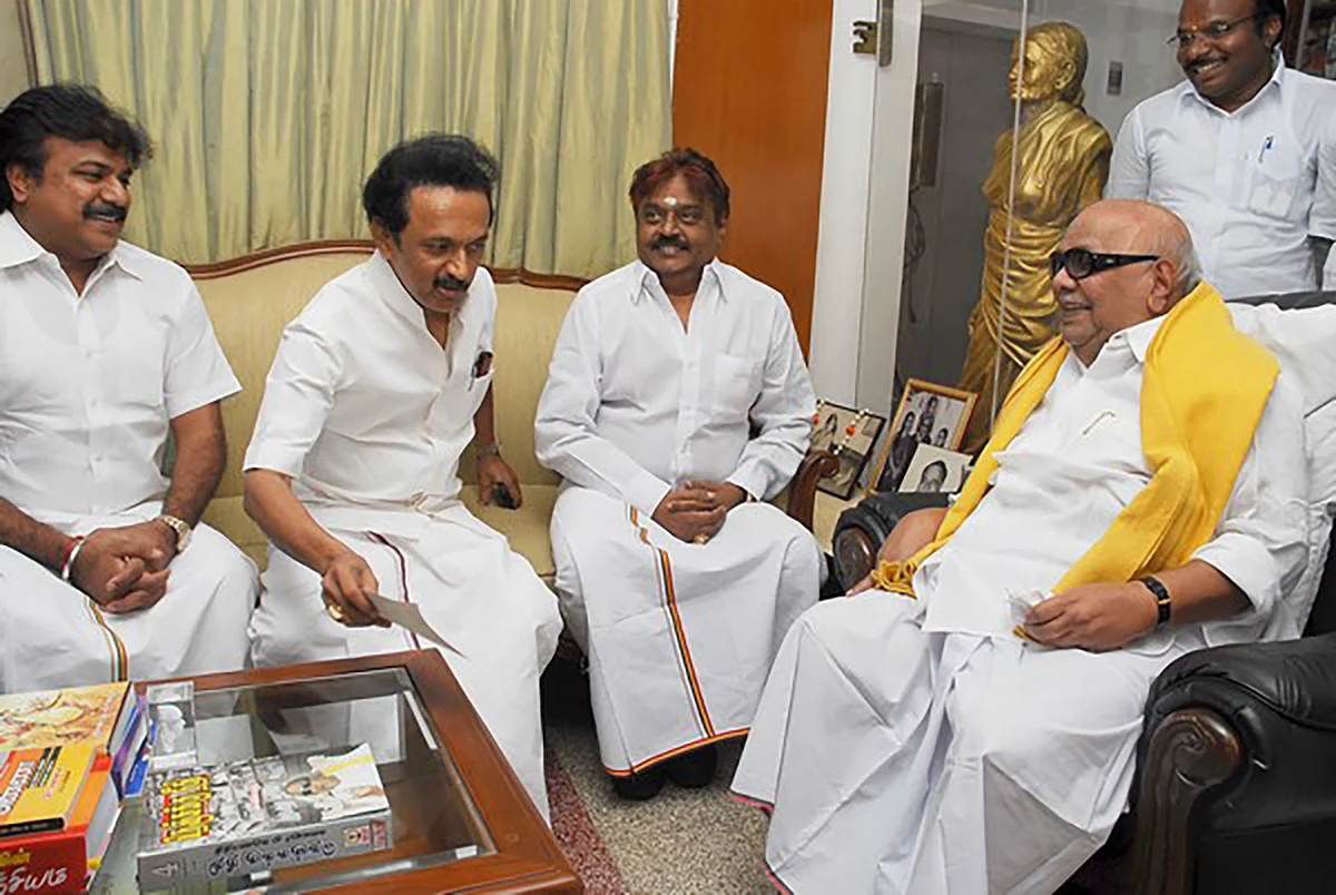 File photo of Vijayakanth meeting DMK Leader Karunanidhi and
his son Stalin. (Photo: <a href="https://www.youtube.com/watch?v=_A1SgtAomZk">YouTube</a>)