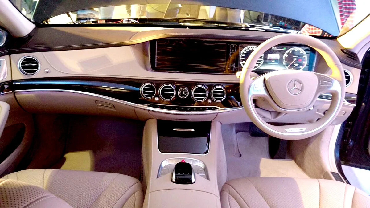 Mercedes-Benz S 400. (Photo: <b>The Quint</b>)