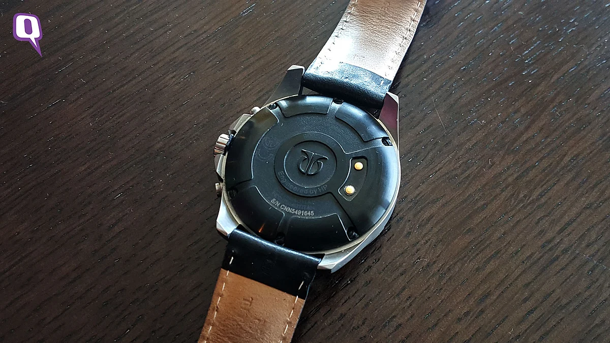Titan Juxt is compatible with Android and iOS devices. (Photo: <b>The Quint</b>)