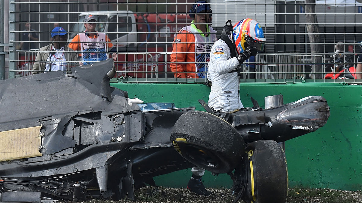 Alonso‘s right wheel clipped Esteban Gutierrez’s Haas at high speed.