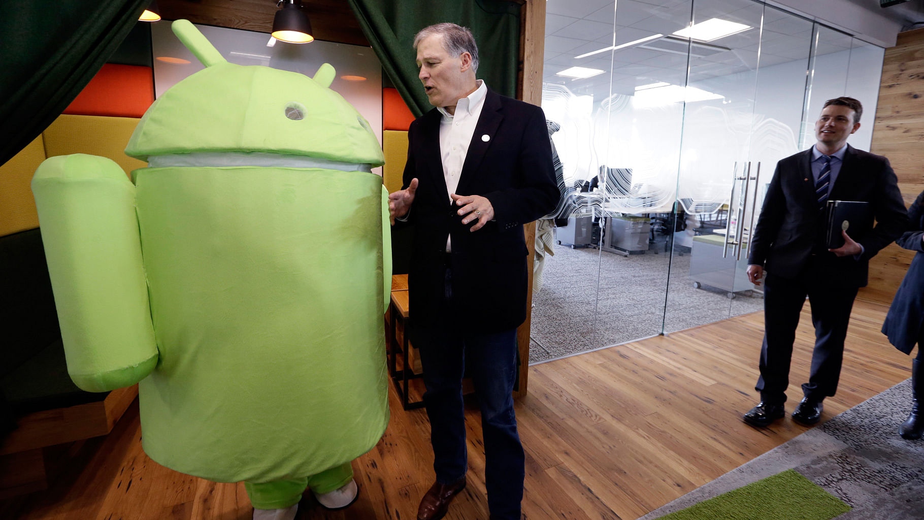 Gov. Jay Inslee chats with “Andy the Android,” Google’s mascot, at the opening of the expansion of Google’s campus Tuesday, 16 Feb 2016 (Photo: AP)