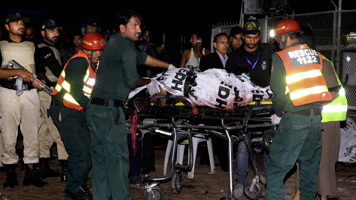 

Rescue teams outside the Gulshan-e-Iqbal park in Lahore, Pakistan on Sunday, 27 March 2016 after a blast. (Photo: AP)