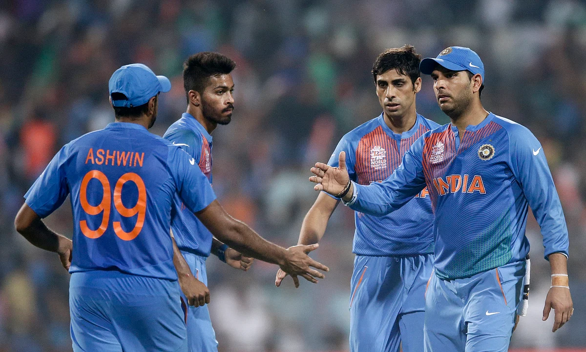 Nehra and Ashwin, leading from the front (Picture: AP)
