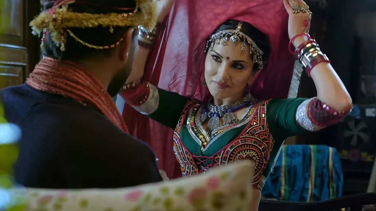 Sunny Leone and Alok Nath in a no-smoking ad campaign (Photo: YouTube/<a href="https://www.youtube.com/watch?v=wU4aPaZhX8k">No Smoking</a>)