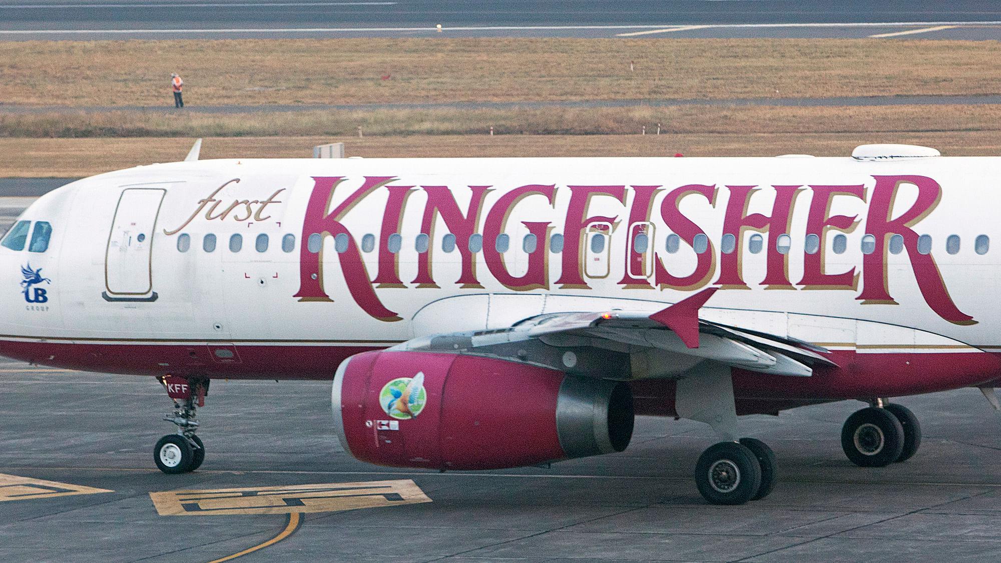 A Kingfisher Airlines aircraft taxis on the tarmac at Mumbai’s domestic airport, 21 February 2012. (Photo: Reuters)