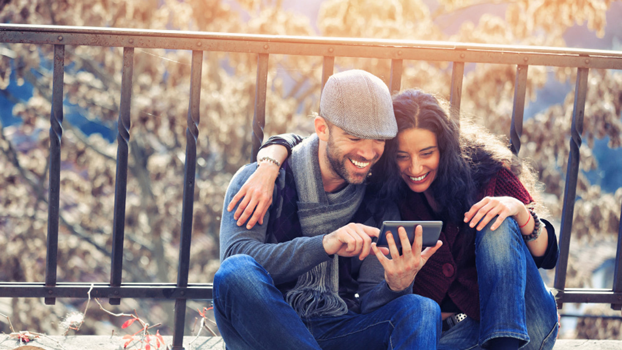 From a first date to a marriage, there are relationship apps for each stage! (Photo: iStock)