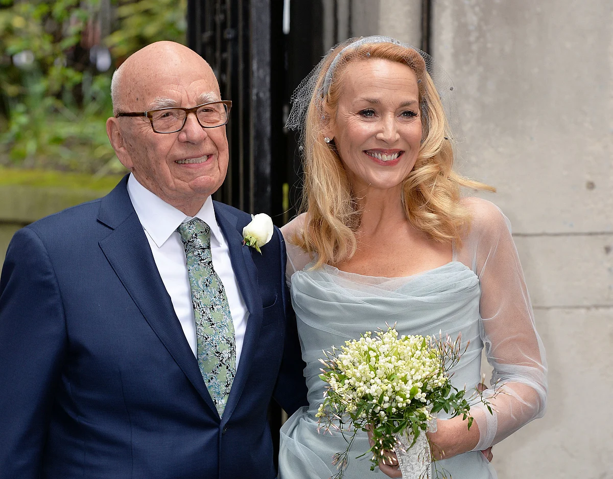Media proprietor Rupert Murdoch and Jerry Hall pose outside St Bride’s Church in London for a ceremony to celebrate their wedding, on 5 March 2016. 