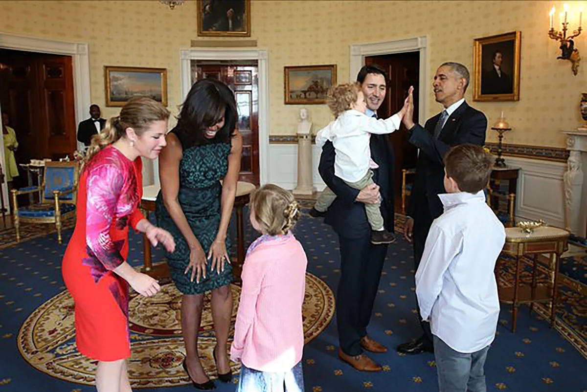 Justin Trudeau and Barack Obama with their families. (Photo: <a href="https://twitter.com/JustinTrudeau/status/707987760334970881">Twitter</a>)