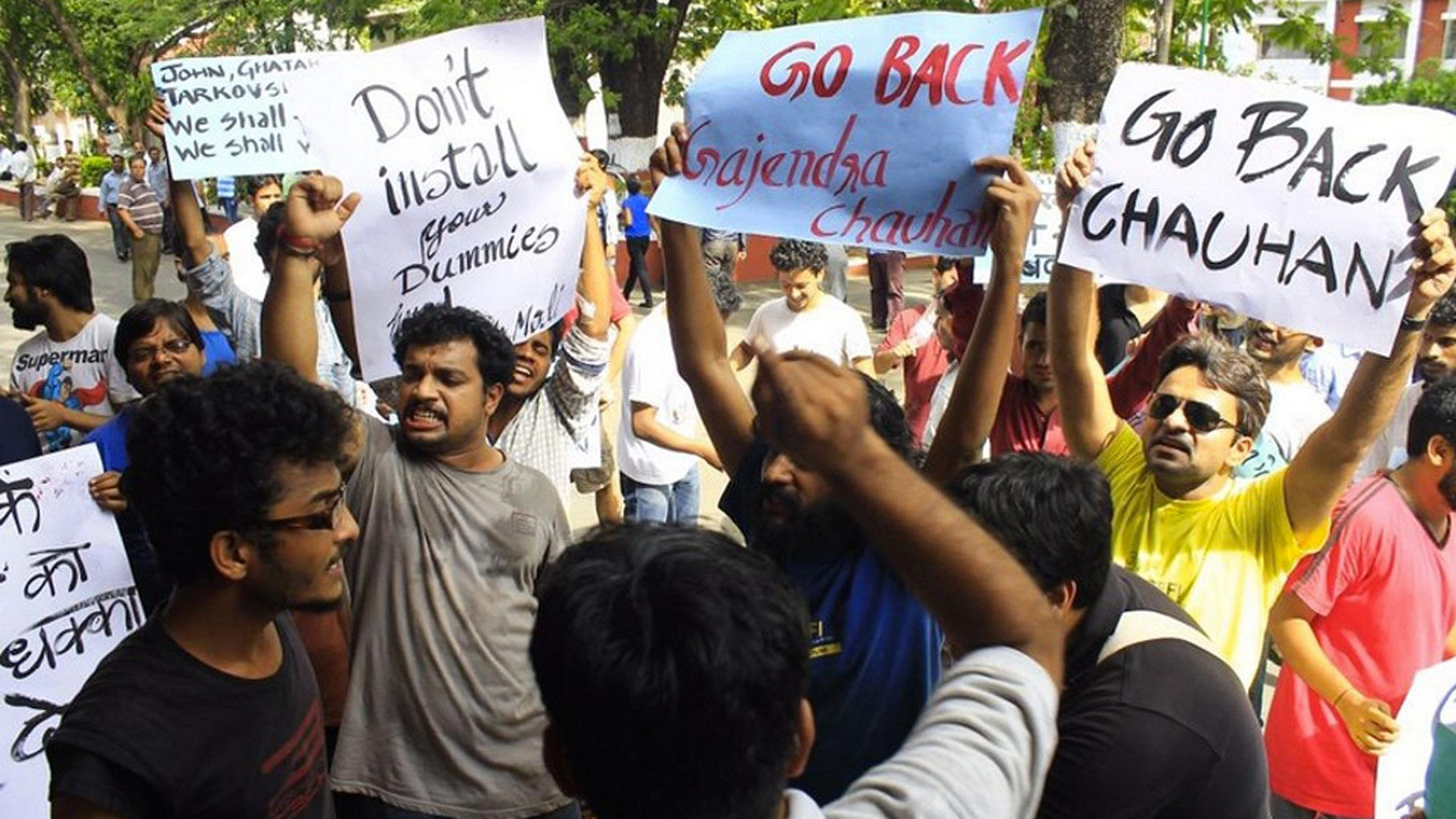 

Students at FTII protesting Gajendra Chauhan’s appointment (Photo: Twitter/@yogeshsadhwani)