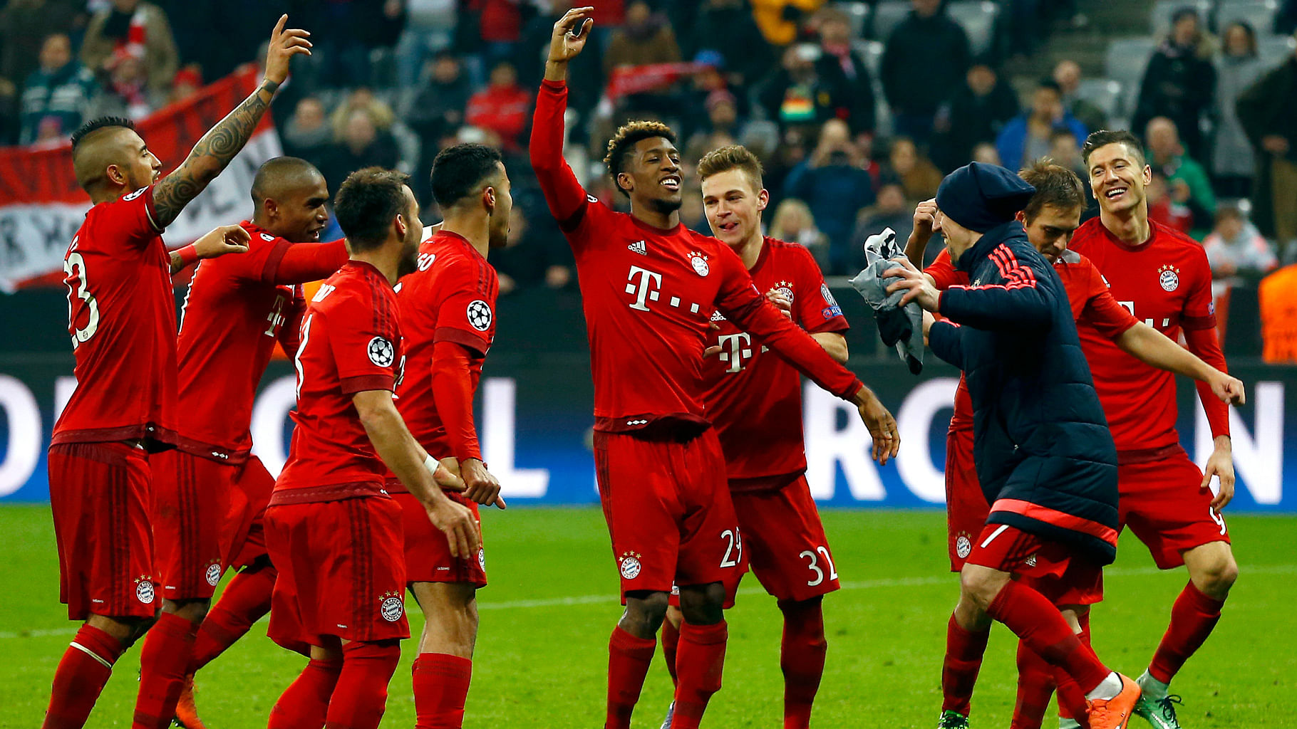 Bayern’s players celebrate after defeating Juventus in UEFA Champions League round of 16  match. (Photo: AP)