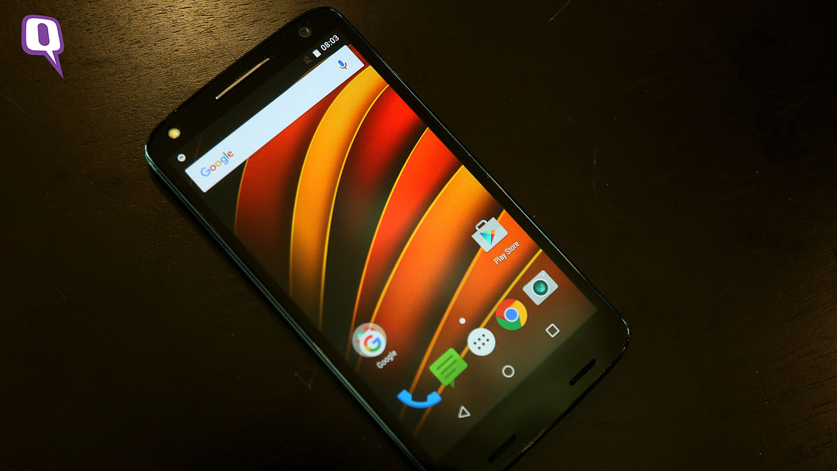 The 5.4-inch display of the Moto X Force is breakable but doesn’t crack so easily.