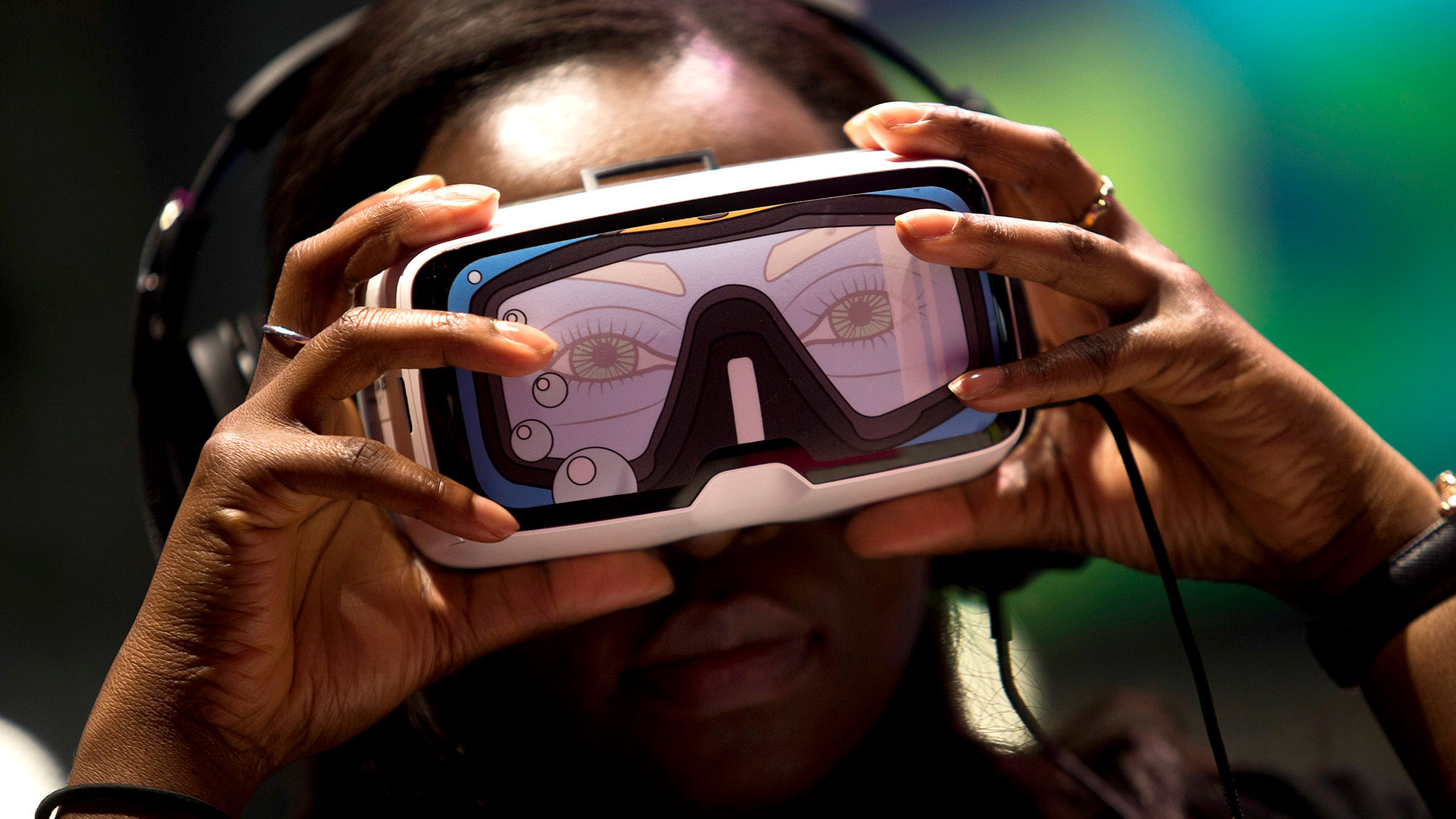A woman uses a virtual reality device during the Mobile World Congress Wireless show in Barcelona. (Photo: AP) 