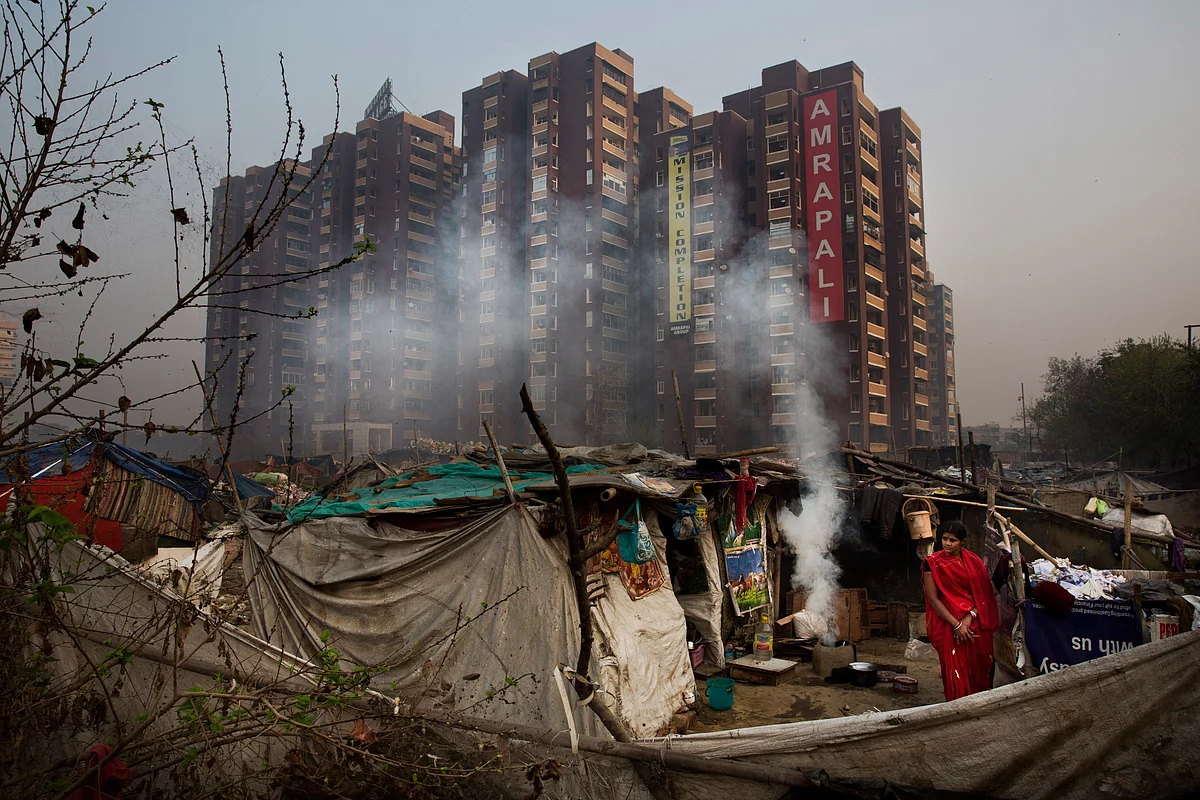A woman uses a traditional mud stove in the area in front of her hut in a slum area, outskirts of New Delhi. (Photo: AP Photo/Bernat Armangue) 
