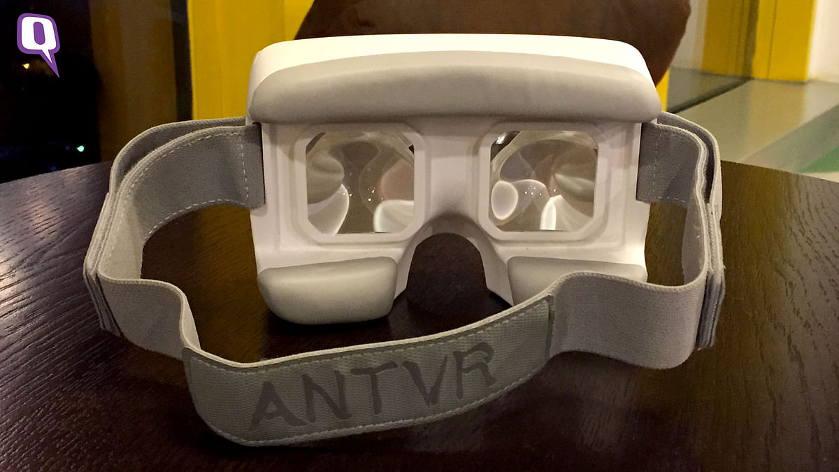 The AntVR headset from Lenovo works with the help of the TheaterMax feature.