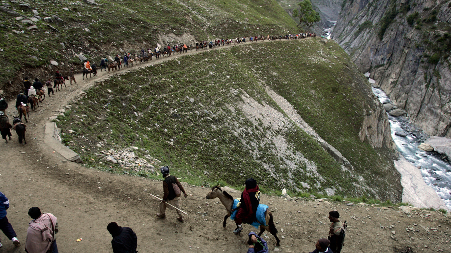 Hindu pilgrims trek through mountains to reach the holy cave of Lord Shiva in Amarnath. (Photo: Reuters) &nbsp; &nbsp;