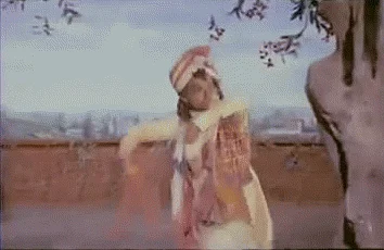 Sandhya in <i>Navrang</i> (Source: <a href="https://www.youtube.com/watch?v=DnayLSAKHIM">YouTube/crazyoldsongs</a>)