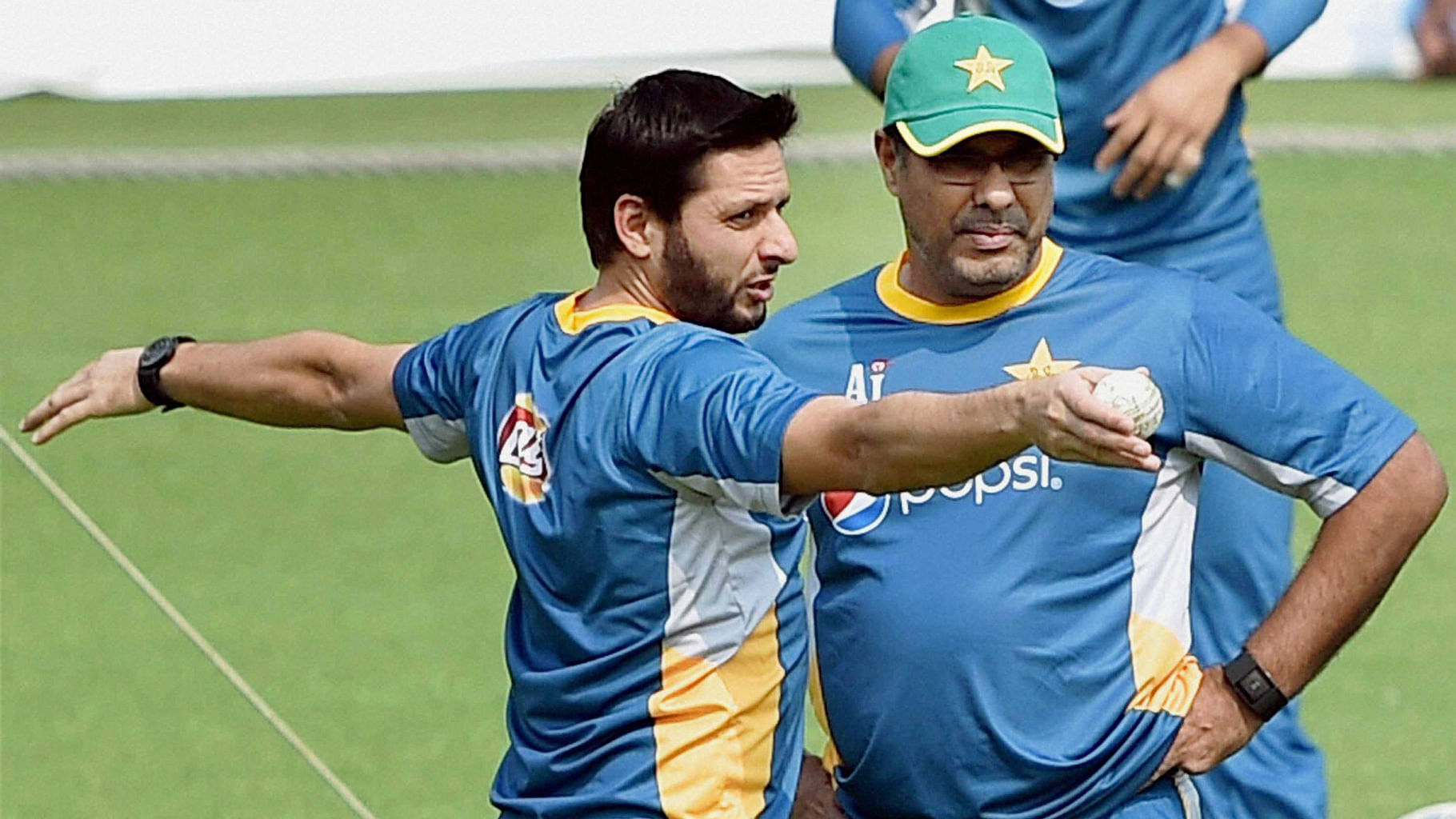 Pakistan bowling coach Waqar Younis talked about Gautam Gambhir and Pakistan skipper Shahid Afridi’s ongoing Twitter wars.