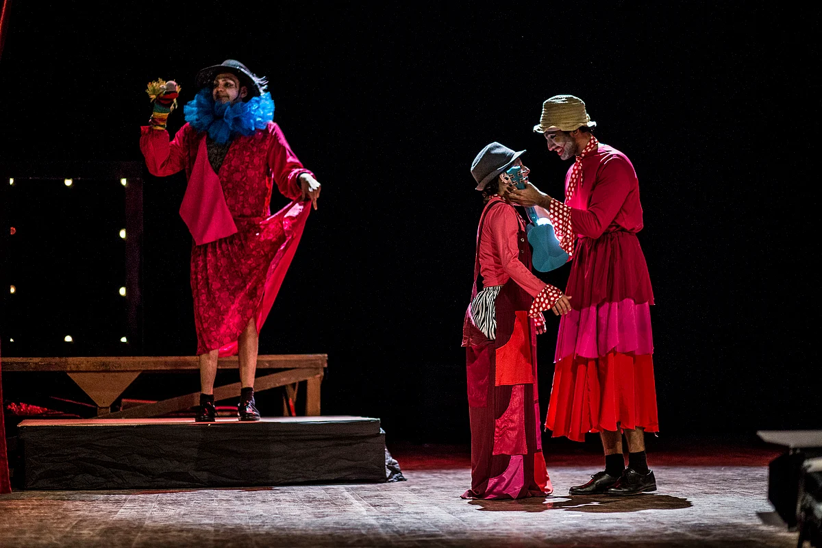 Cyrus Sahukar as the melancholic clown with a hand puppet, Faezeh Jalali as Orlando and Aadar Malik as Rosalind