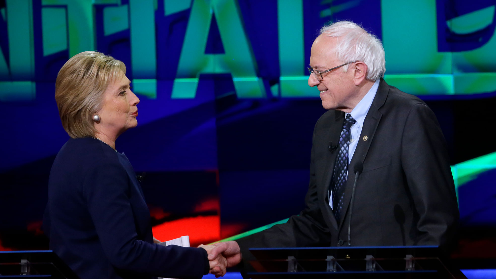 Democratic candidates, Hillary Clinton (L) and Bernie Sanders (R). (Photo: AP)