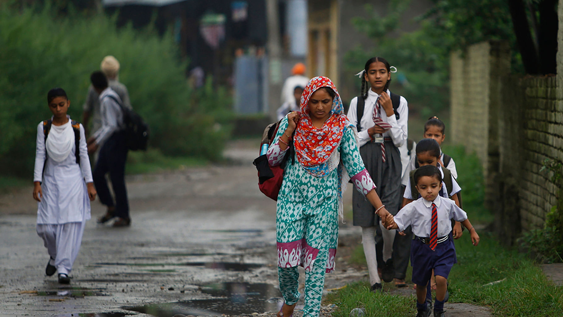 Children going to school in Jammu and Kashmir. (Photo: AP)