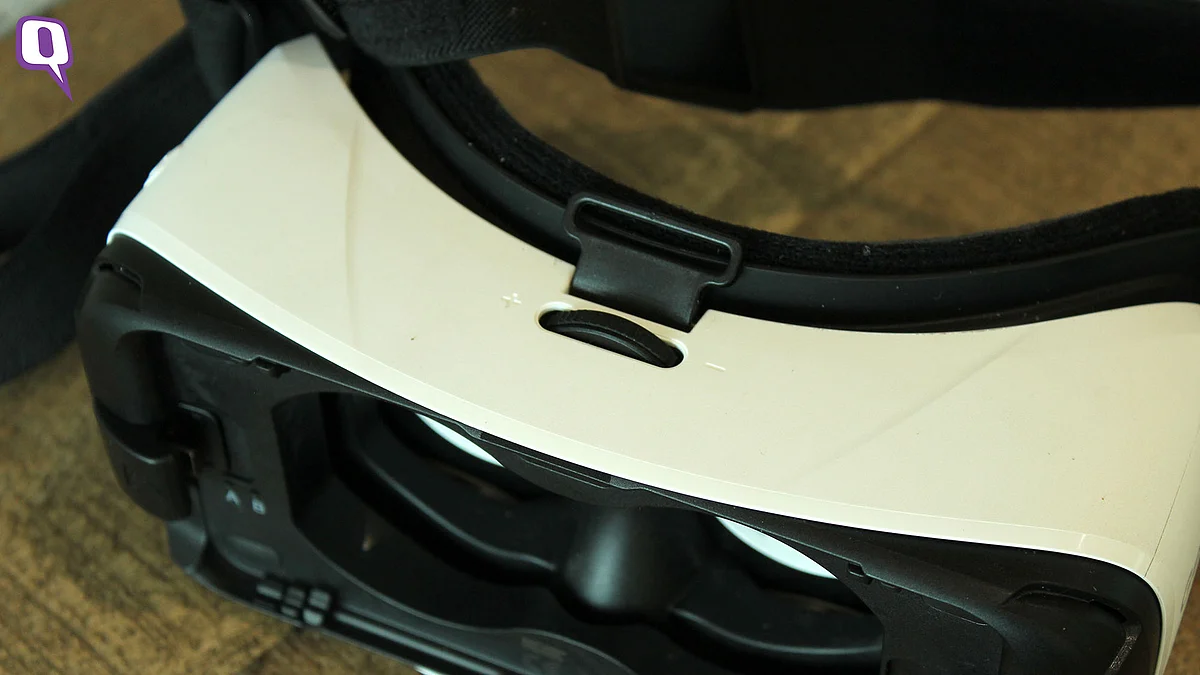 Focus wheel on the Samsung Gear VR. (Photo: <b>The Quint</b>)