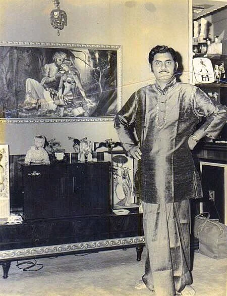 A rare picture of Anand Bakshi at home (Photo courtesy: Pinterest)