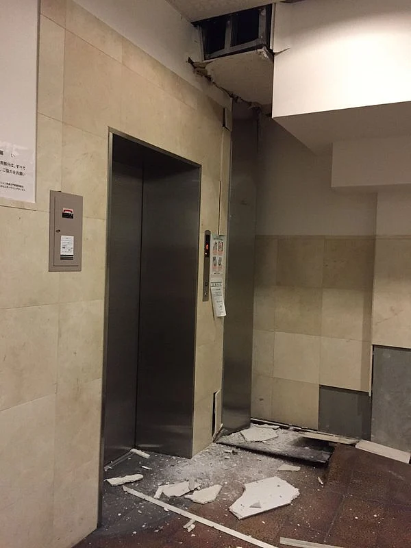 Ceilings break after the earthquake in Japan. (Photo Courtesy: Twitter/<a href="https://twitter.com/KjeldDuits/status/720602832869535744">@KjeldDuits</a>)