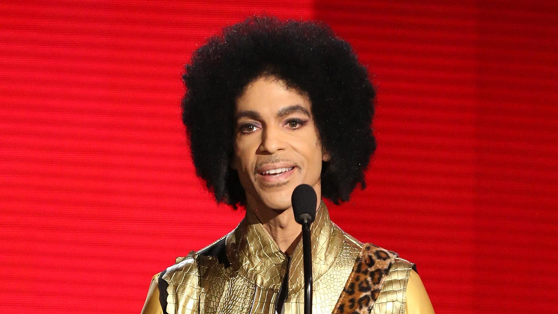 File photo of Prince presenting the award for the favourite soul/R&amp;B album at the American Music Awards in Los Angeles on 22 November 2015. (Photo: AP)