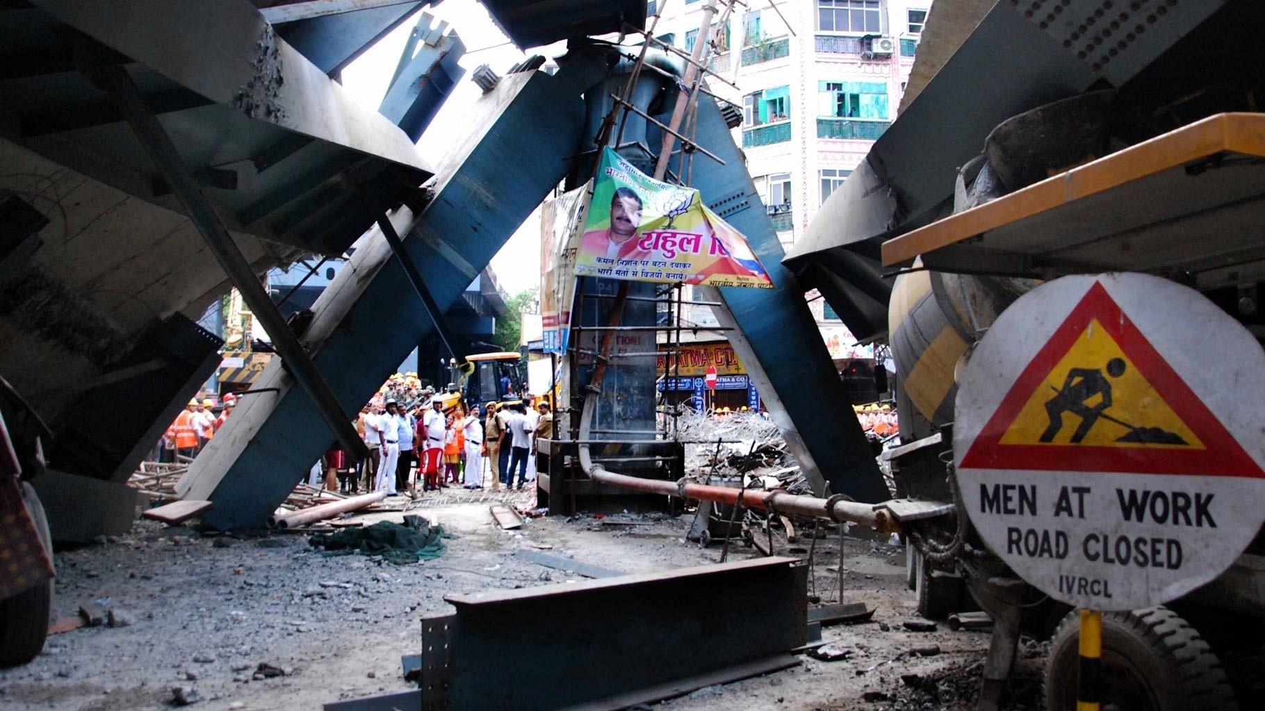  Rescue operations underway at the site where a part of the flyover collapsed in Kolkata on 31 March 2016. (Photo: IANS)