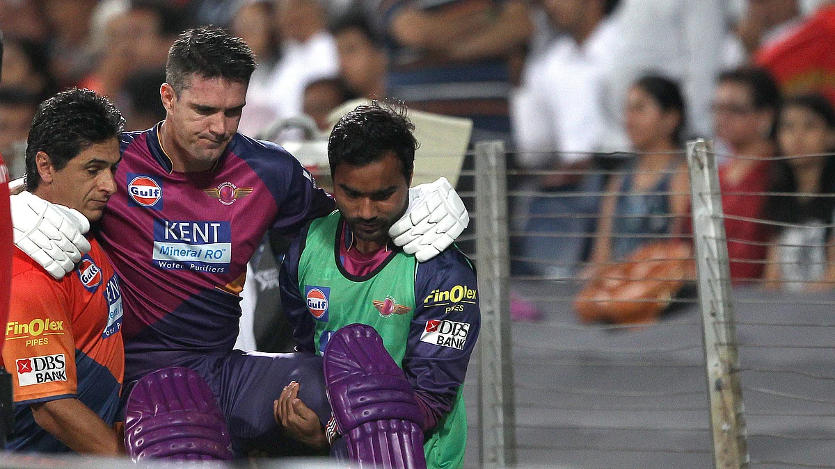 Injured Kevin Pietersen being carried away during the match against Royal Challengers (Photo: BCCI)