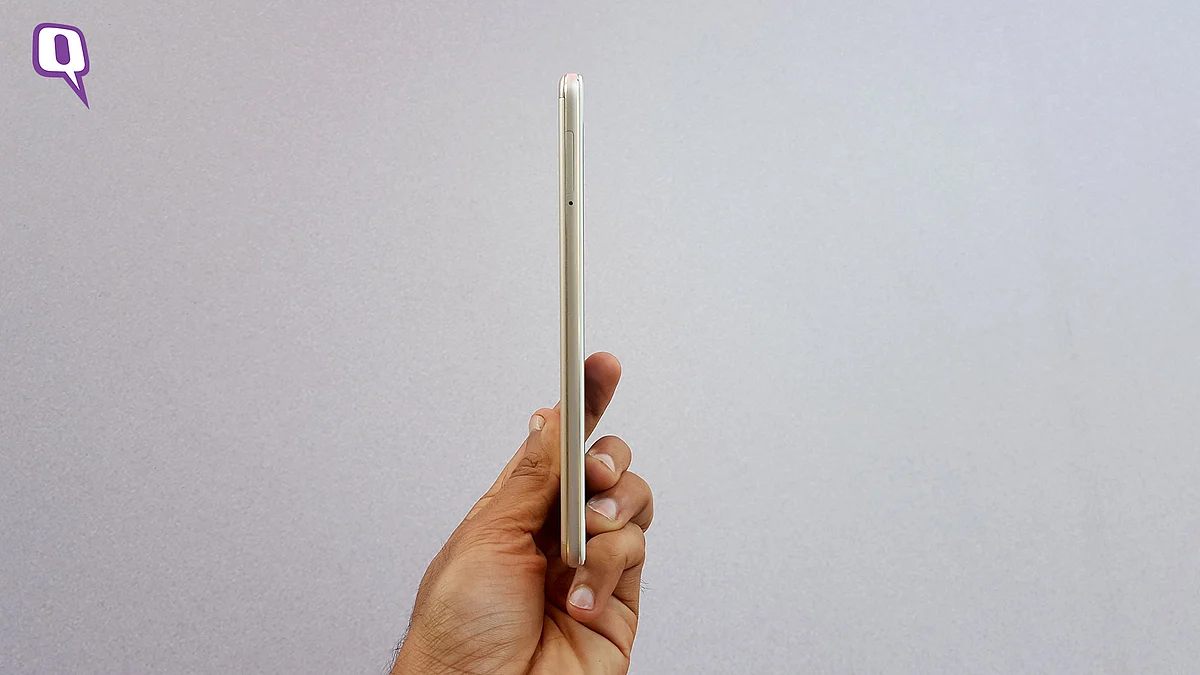 The Vivo V3 series of phones measure at less than 8-mm in thickness. (Photo: <b>The Quint</b>)