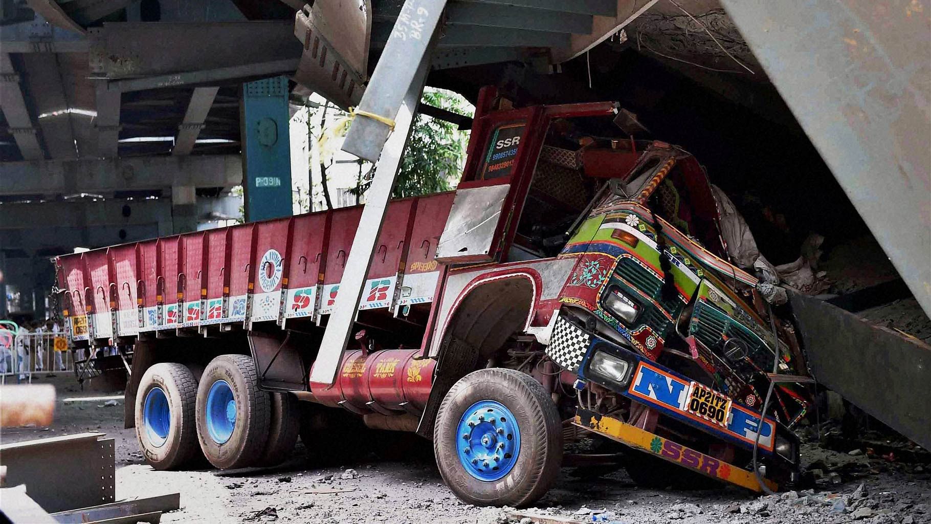 A truck crushed and trapped at the spot where an under-construction flyover collapsed on Vivekananda Road in Kolkata on Friday, 1 April 2016. (Photo: PTI)