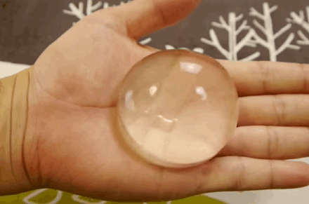 This new raindrop cake promises to offer the taste buds a  treat.