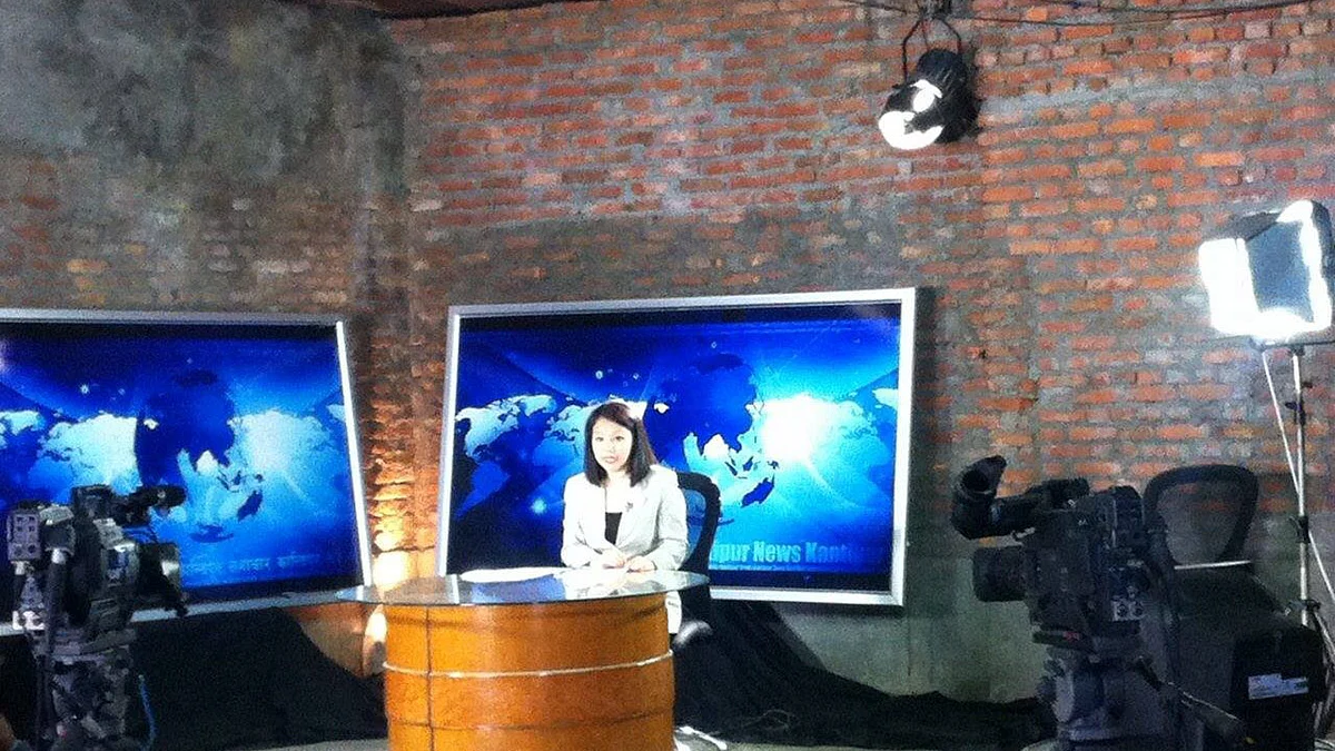 Journalist Shivani Chemjong anchoring a bulletin at a makeshift newsroom. (Photo courtesy: Shivani Chemjong/ <b>The Quint</b>)