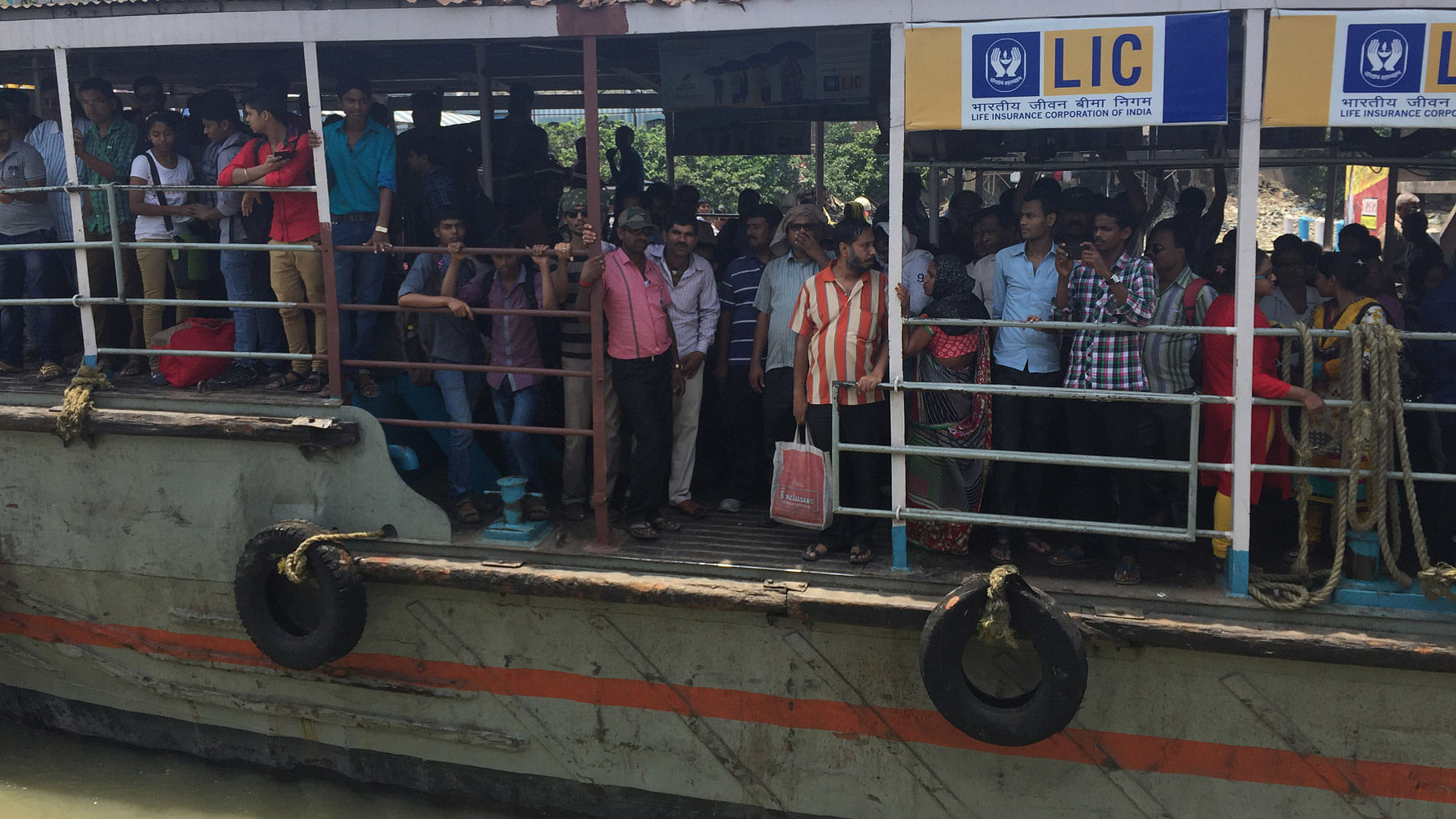 People on board a ferry, travelling to polling stations  in Kolkata. (Photo: <b>The Quint</b>)