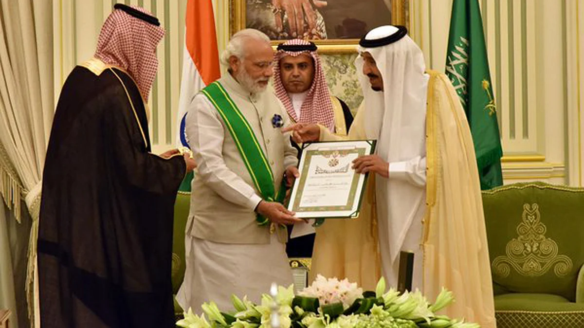 Modi was conferred with Saudi Arabia’s highest civilian honour by king Abdul Aziz Shah. (Photo Courtesy: <a href="https://twitter.com/MEAIndia/status/716651198028197888">MEA</a>)