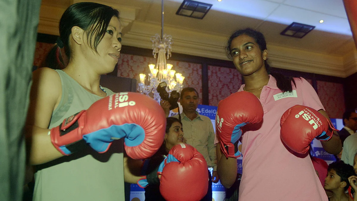 Boxer Mary Kom and Indian badminton player PV Sindhu during a programme in Mumbai, on 24 September 2015. (Photo: IANS)
