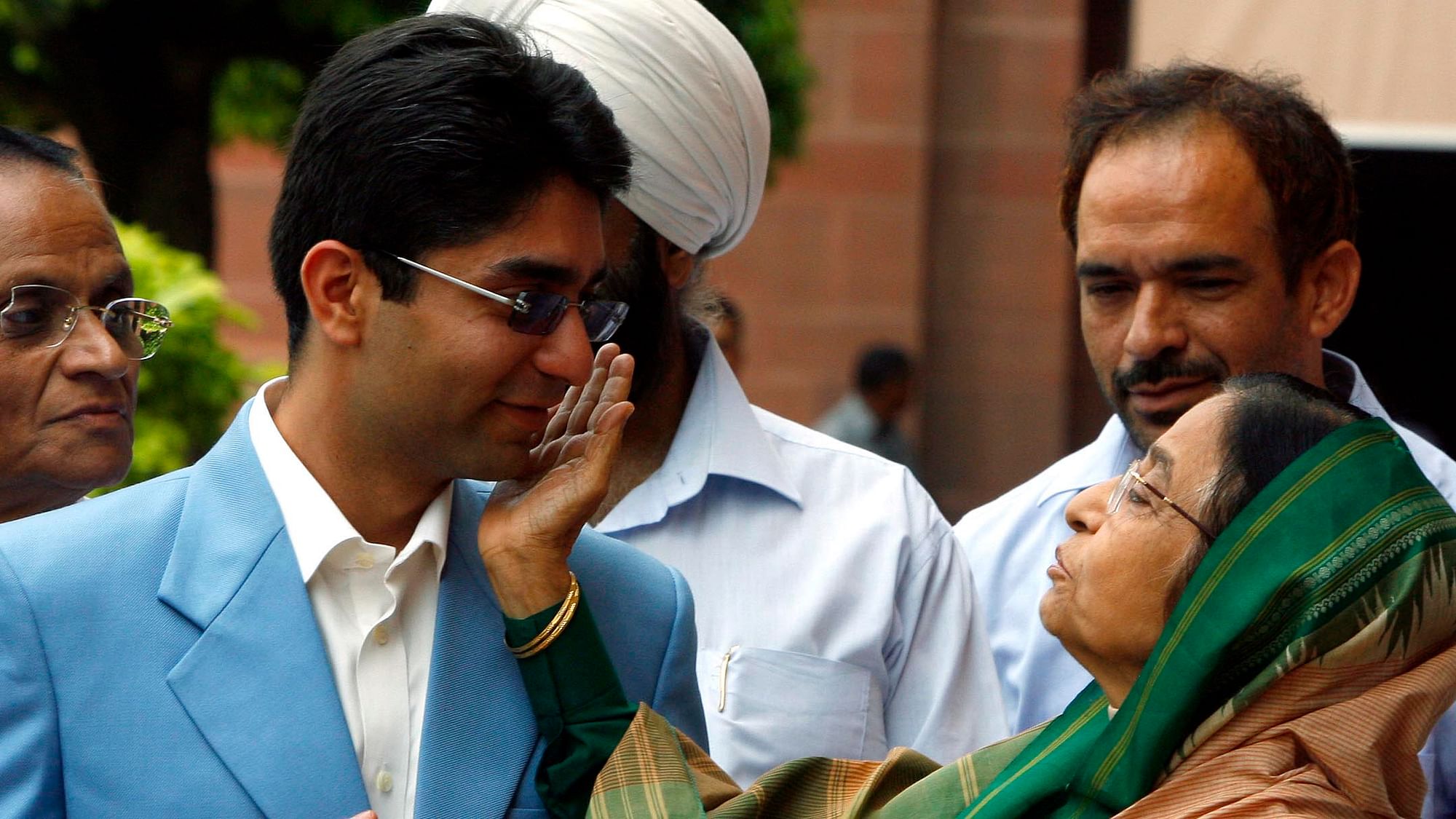 Abhinav Bindra with India’s former President Pratibha Patil (R) after returning to India following his gold medal at the 2008 Olympics.  (Photo: Reuters)
