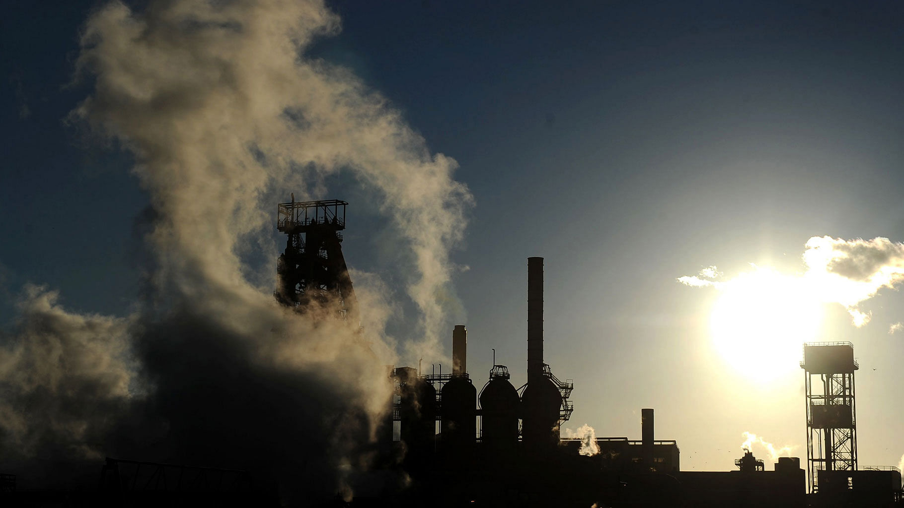 The sun sets as smoke and steam rises from the Tata steel plant in Port Talbot, Wales. (Photo: AP)