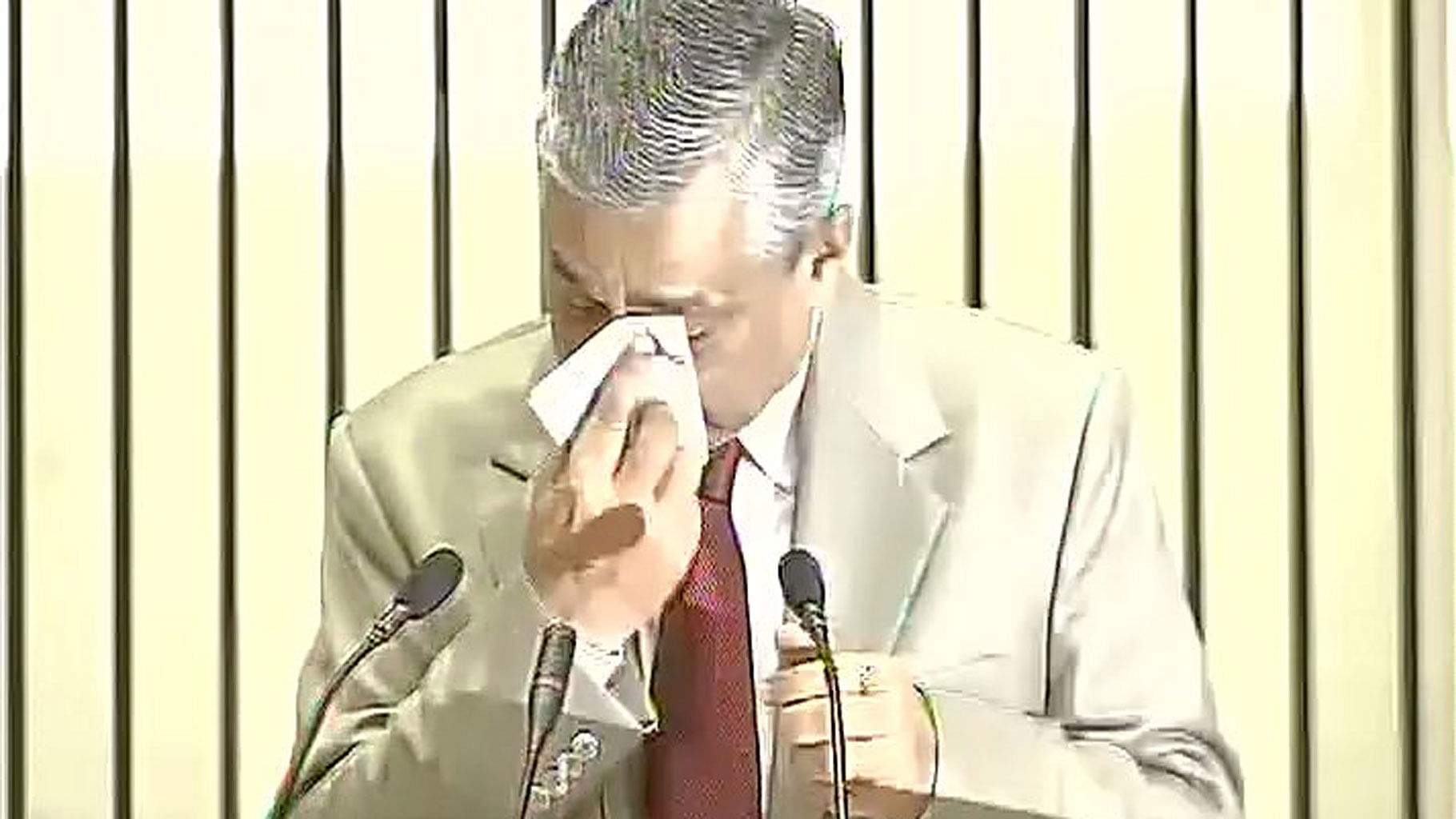 TS Thakur, Chief Justice of India breaks down at the Joint Conference of Chief Ministers and Chief Justices of High Courts in Delhi. (Photo: ANI)